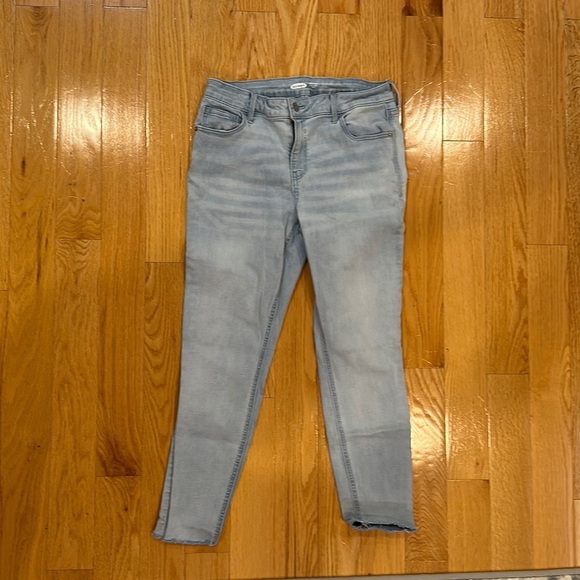 Old Navy Light Wash Super Skinny Ankle - Picture 2 of 4